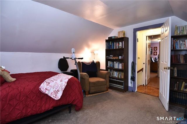 32 Barton Circle, North Haven, CT 06473