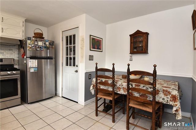 32 Barton Circle, North Haven, CT 06473