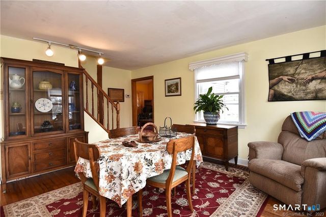 32 Barton Circle, North Haven, CT 06473