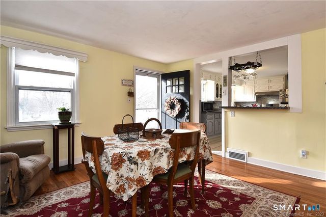 32 Barton Circle, North Haven, CT 06473