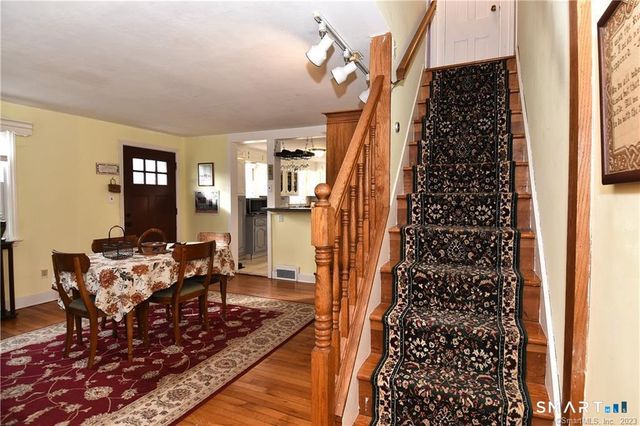 32 Barton Circle, North Haven, CT 06473
