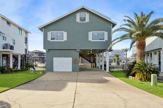 339 Admiral Circle, Tiki Island, TX 77554
