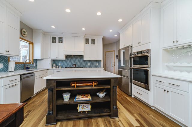 9460 138th Street W, Savage, MN 55378