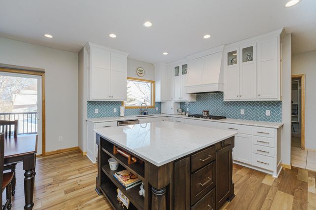 9460 138th Street W, Savage, MN 55378