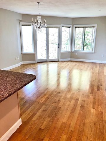 1522 Vfw Parkway 402, Boston, MA 02132