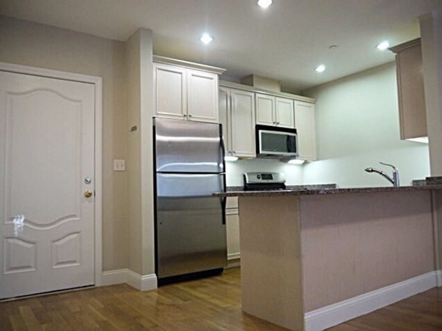 1522 Vfw Parkway 402, Boston, MA 02132