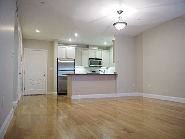1522 Vfw Parkway 402, Boston, MA 02132