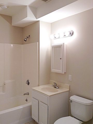 1522 Vfw Parkway 402, Boston, MA 02132
