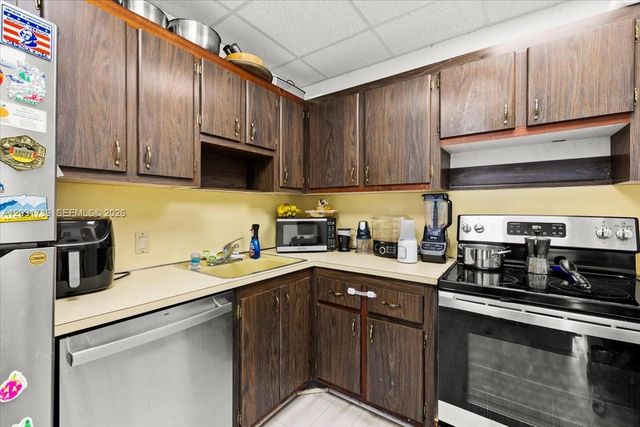 3101 N Country Club Drive 209, Aventura, FL 33180