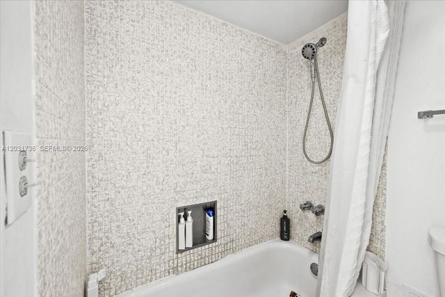 3101 N Country Club Drive 209, Aventura, FL 33180