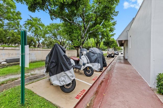 3101 N Country Club Drive 209, Aventura, FL 33180