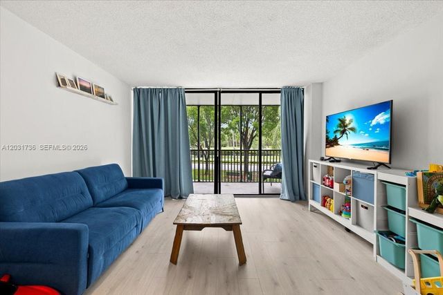 3101 N Country Club Drive 209, Aventura, FL 33180