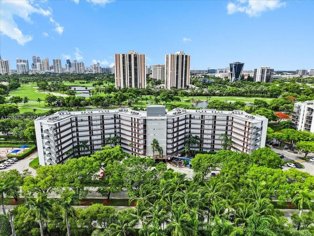 3101 N Country Club Drive 209, Aventura, FL 33180