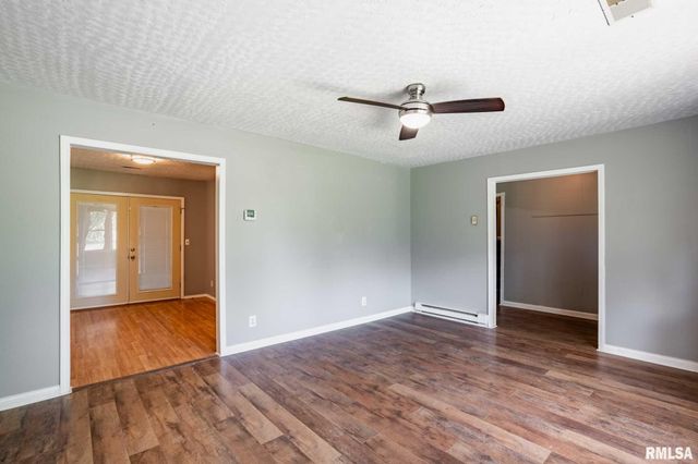 1521 S MAIN Street, Carterville, IL 62918