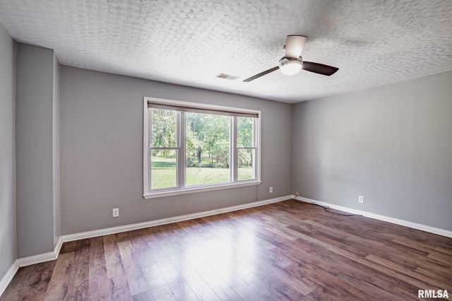 1521 S MAIN Street, Carterville, IL 62918