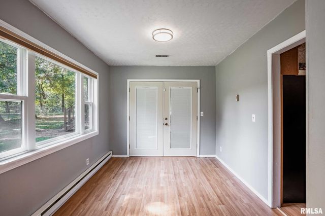 1521 S MAIN Street, Carterville, IL 62918