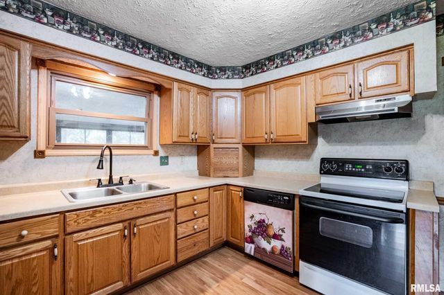 1521 S MAIN Street, Carterville, IL 62918