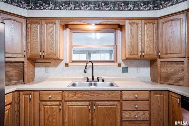 1521 S MAIN Street, Carterville, IL 62918