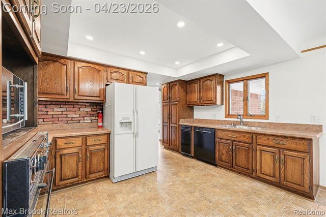 5030 Stellar Road, Shelby Twp, MI 48316