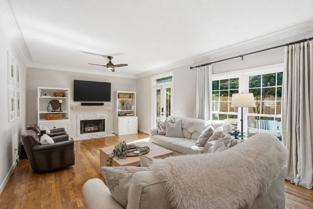 8 Sharonwood Dr, Nashville, TN 37215