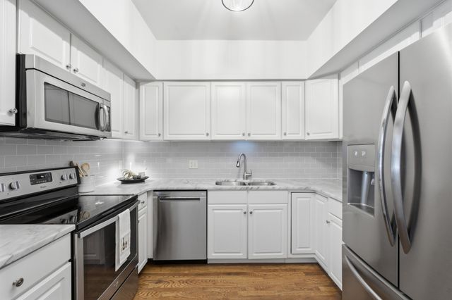8 Sharonwood Dr, Nashville, TN 37215