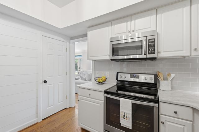 8 Sharonwood Dr, Nashville, TN 37215
