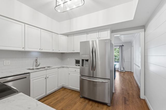8 Sharonwood Dr, Nashville, TN 37215