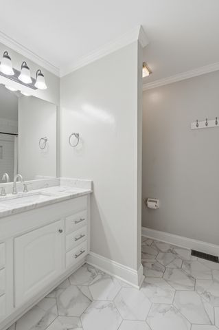 8 Sharonwood Dr, Nashville, TN 37215