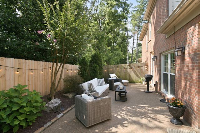 8 Sharonwood Dr, Nashville, TN 37215