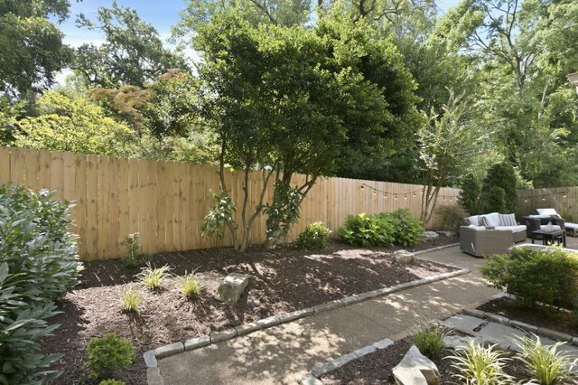8 Sharonwood Dr, Nashville, TN 37215