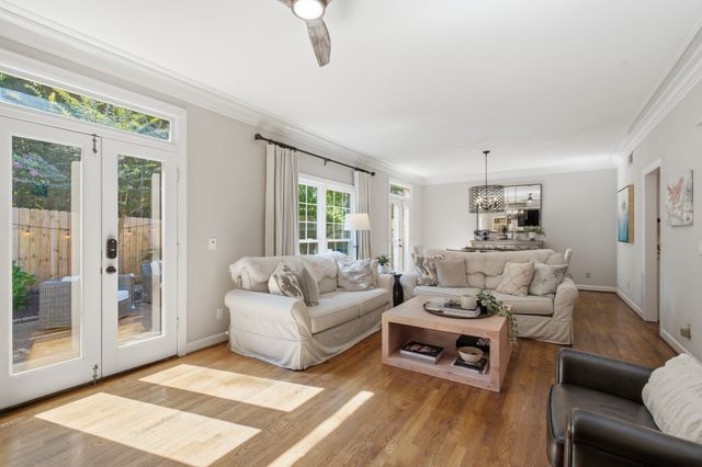 8 Sharonwood Dr, Nashville, TN 37215
