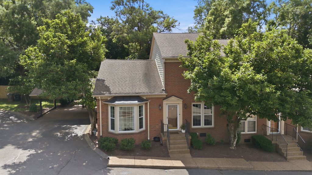 8 Sharonwood Dr, Nashville, TN 37215