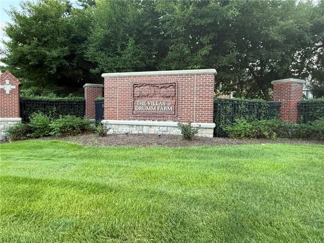 2722 S Brentwood Drive, Independence, MO 64055