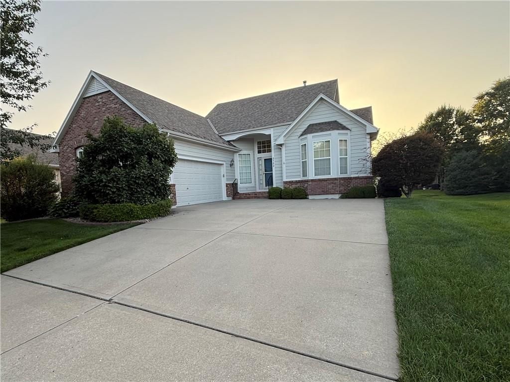 2722 S Brentwood Drive, Independence, MO 64055
