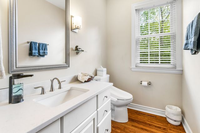 1211 Ashbury Lane, Libertyville, IL 60048