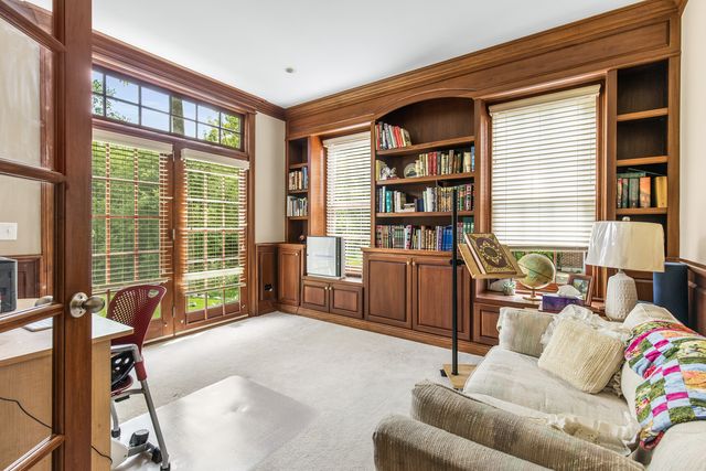 1211 Ashbury Lane, Libertyville, IL 60048