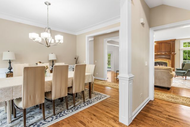 1211 Ashbury Lane, Libertyville, IL 60048