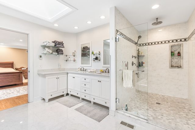 1211 Ashbury Lane, Libertyville, IL 60048