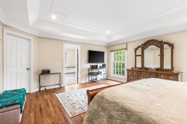 1211 Ashbury Lane, Libertyville, IL 60048