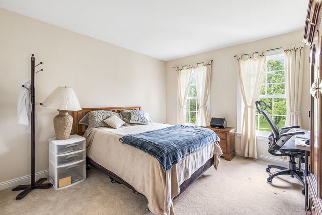 1211 Ashbury Lane, Libertyville, IL 60048