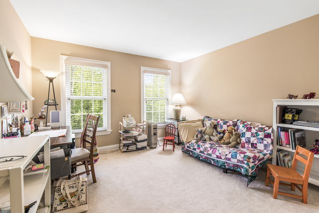 1211 Ashbury Lane, Libertyville, IL 60048