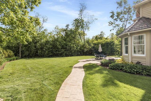 1211 Ashbury Lane, Libertyville, IL 60048