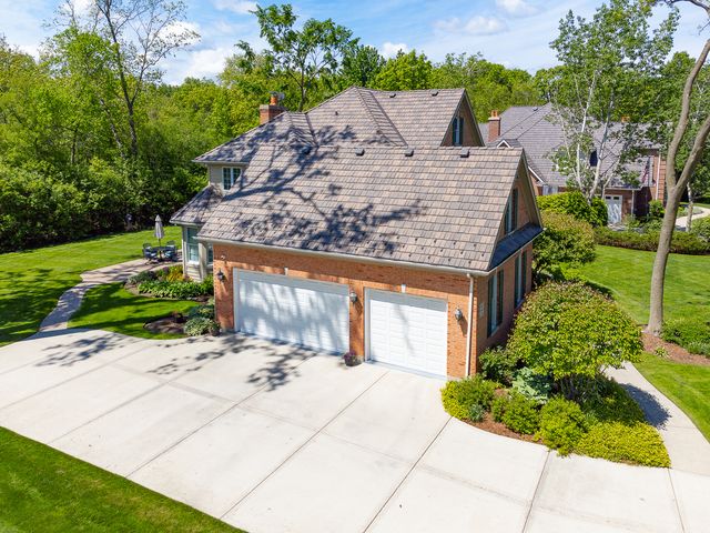 1211 Ashbury Lane, Libertyville, IL 60048