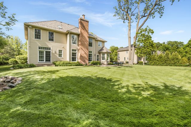 1211 Ashbury Lane, Libertyville, IL 60048