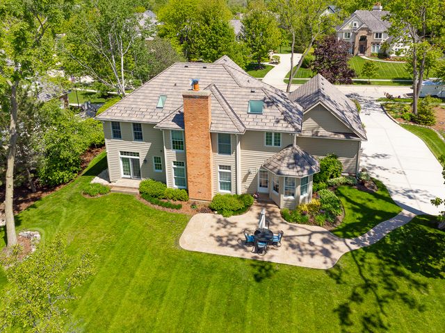 1211 Ashbury Lane, Libertyville, IL 60048