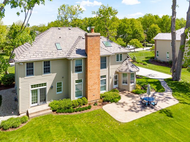 1211 Ashbury Lane, Libertyville, IL 60048