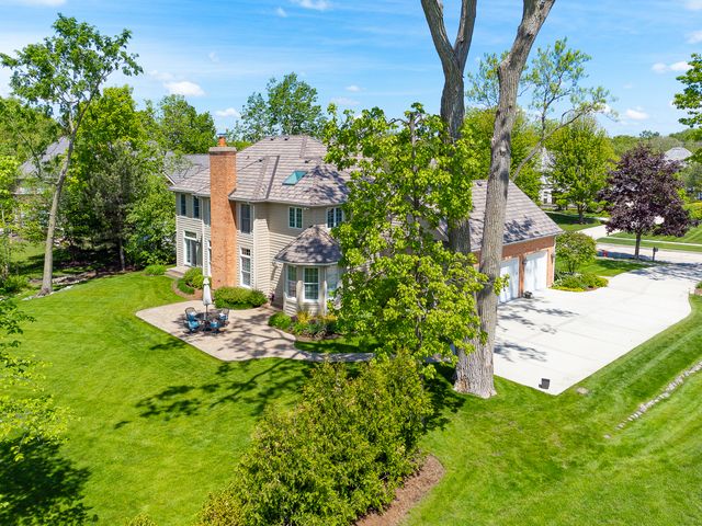 1211 Ashbury Lane, Libertyville, IL 60048
