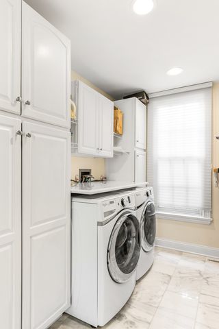 1211 Ashbury Lane, Libertyville, IL 60048