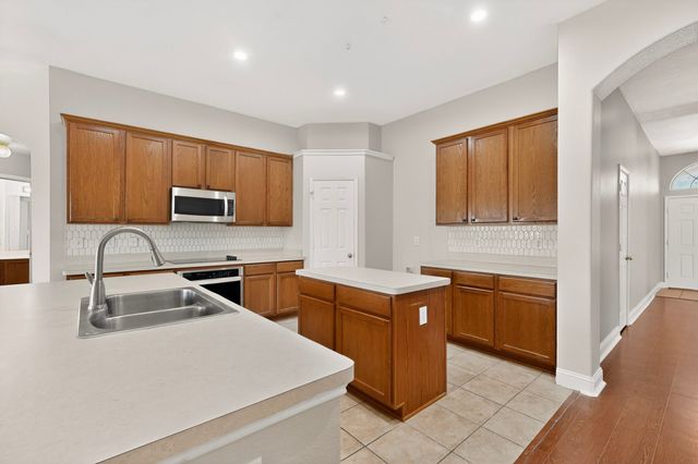 7911 Decoy Drive, Arlington, TX 76002