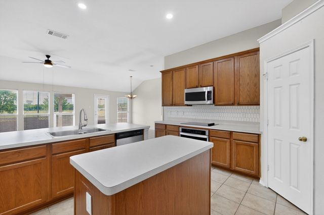 7911 Decoy Drive, Arlington, TX 76002